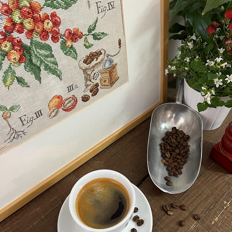 "Étude aux Cafe" (コーヒーの研究) 壁掛け お花 果物 シリーズ VERONIQUE ENGINGER(ヴェロニク・アンジャンジェ)デザイン クロスステッチキット