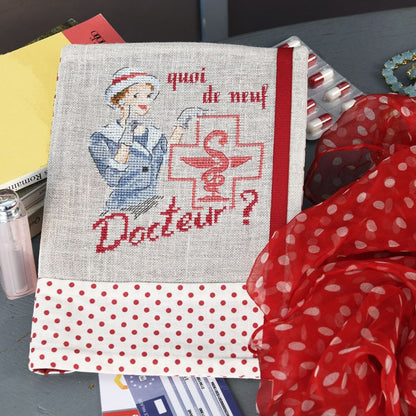 "Quoi de neuf docteur ?"(先生、どうでしたか？)お薬手帳ケース VERONIQUE ENGINGER(ヴェロニク・アンジャンジェ)デザイン クロスステッチキット