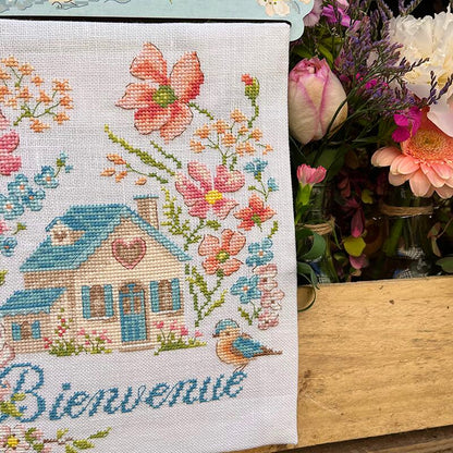 "Bienvenue" (ようこそ) 壁掛け ペンダントライト VERONIQUE ENGINGER(ヴェロニク・アンジャンジェ)デザイン クロスステッチキット