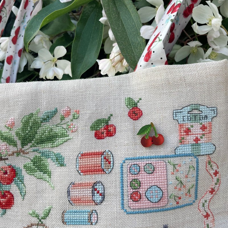 "Cerisette et bobinette" (チェリー＆ボビン) バッグキット VERONIQUE ENGINGER(ヴェロニク・アンジャンジェ)デザイン クロスステッチキット