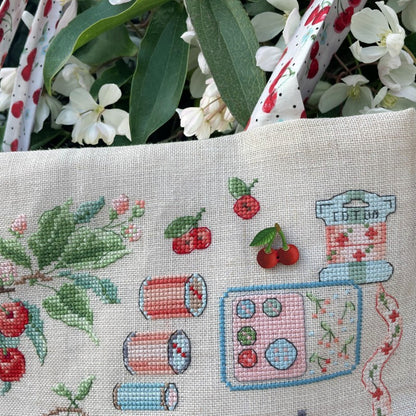 "Cerisette et bobinette" (チェリー＆ボビン) バッグキット VERONIQUE ENGINGER(ヴェロニク・アンジャンジェ)デザイン クロスステッチキット