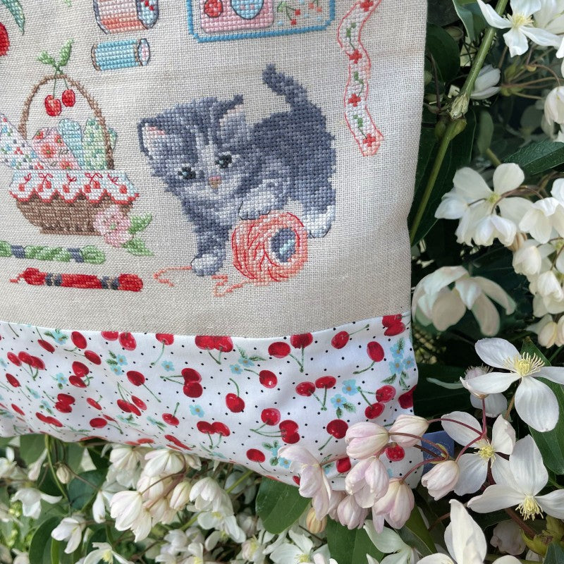 "Cerisette et bobinette" (チェリー＆ボビン) バッグキット VERONIQUE ENGINGER(ヴェロニク・アンジャンジェ)デザイン クロスステッチキット