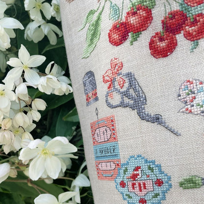 "Cerisette et bobinette" (チェリー＆ボビン) バッグキット VERONIQUE ENGINGER(ヴェロニク・アンジャンジェ)デザイン クロスステッチキット